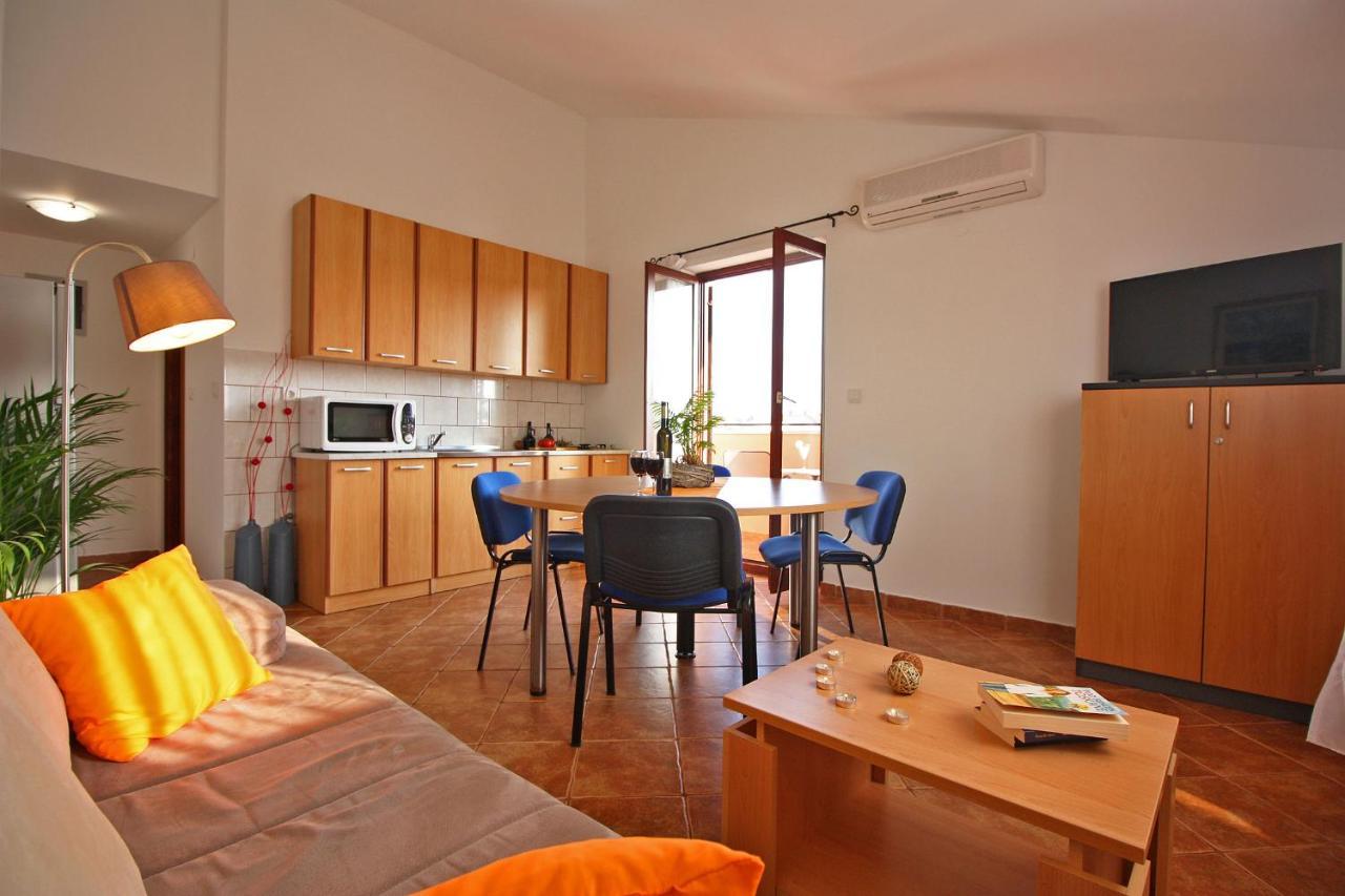 Brijunisol - 3 Apartments Top Position Near The Beautiful Beach Fažana エクステリア 写真