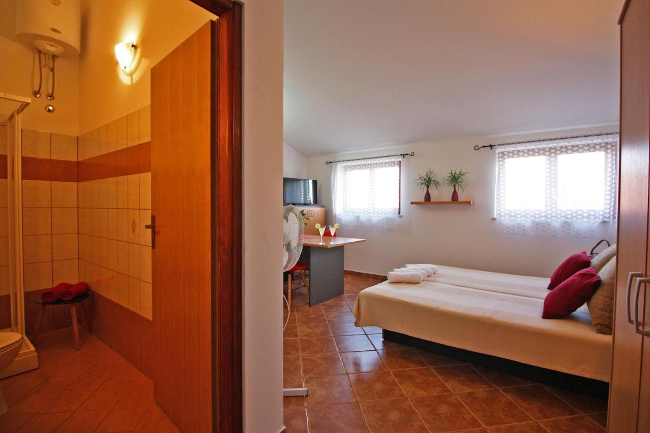 Brijunisol - 3 Apartments Top Position Near The Beautiful Beach Fažana エクステリア 写真