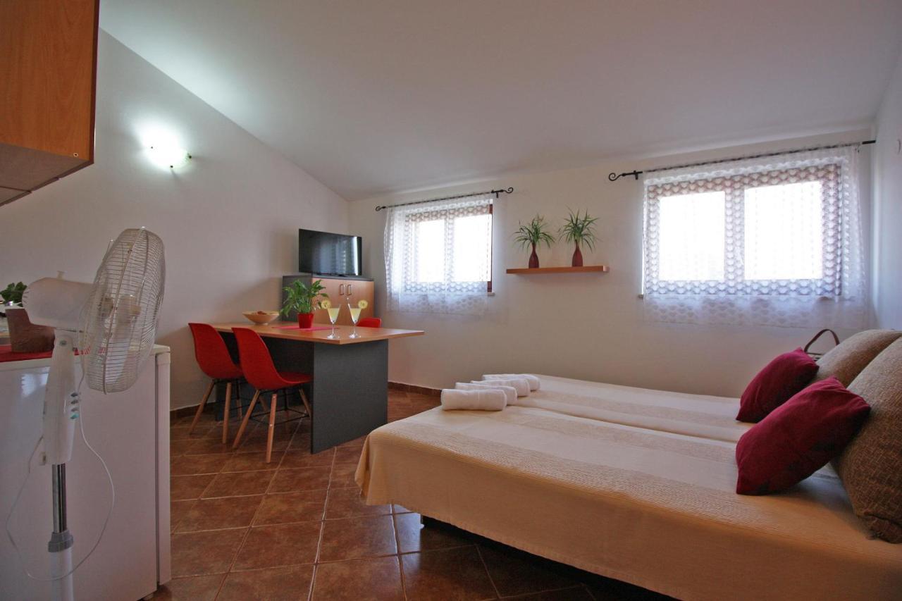 Brijunisol - 3 Apartments Top Position Near The Beautiful Beach Fažana エクステリア 写真